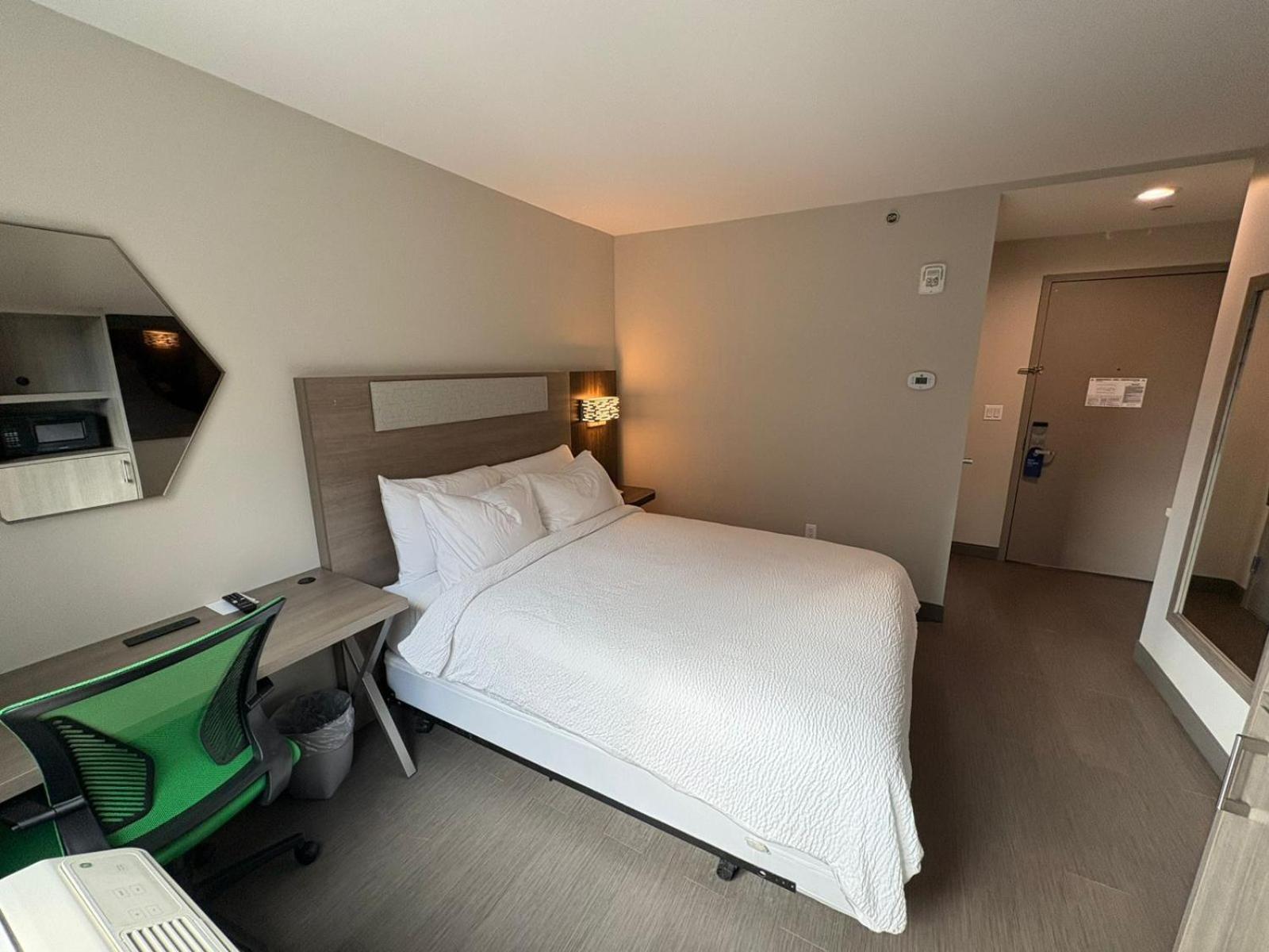 Holiday Inn Express & Suites New York Exteriér fotografie